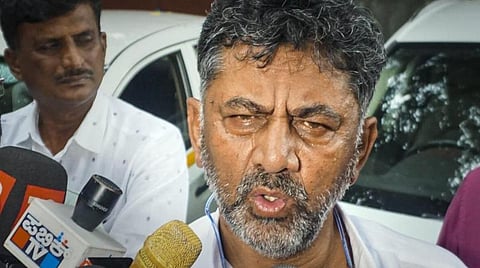 டி.கே.சிவகுமாரிடம் அமலாக்கத்துறை அதிகாரிகள் விசாரணை