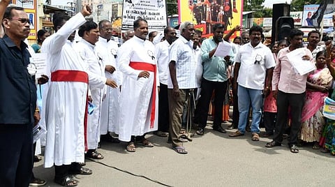 மதம் மாறியவர்களுக்கு எஸ்.சி. அந்தஸ்து? - மத்திய அரசு அமைத்துள்ள ஆணையத்தின் முழு விவரம்