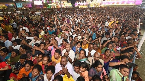 திருமலையில் சனிக்கிழமை 6 கி.மீ. வரை காத்திருந்து பக்தர்கள் சுவாமி தரிசனம்