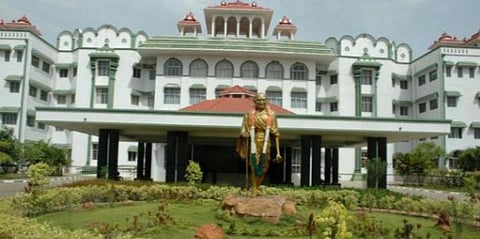 டாஸ்மாக் திறக்கும் நேரத்தை மாற்றி அமைக்கலாமா? - அரசு பதில் தெரிவிக்க உயர் நீதிமன்றம் உத்தரவு