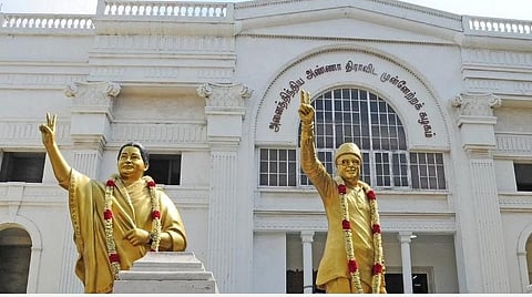 அதிமுக பொன்விழா ஆண்டு நிறைவு: அக். 17-ல் எம்ஜிஆர், ஜெ. சிலைகளுக்கு மரியாதை