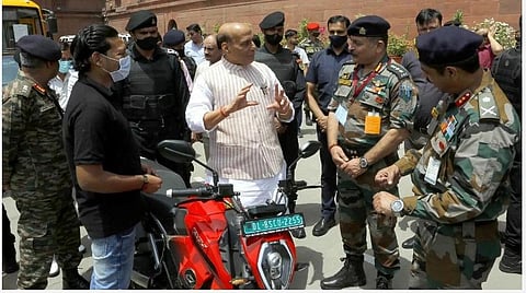 மின்சார வாகனங்களை பயன்படுத்த ராணுவம் திட்டம்