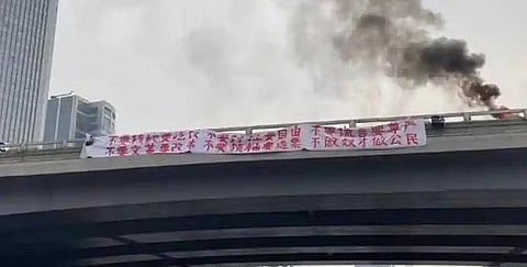 கரோனா தடுப்பு கட்டுப்பாடுகளை கண்டித்து சீனாவில் அதிபர் ஜின்பிங்குக்கு எதிராக மக்கள் போராட்டம் வலுக்கிறது