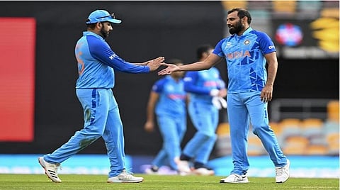 கேப்டன் ரோகித் மற்றும் முகமது ஷமி.