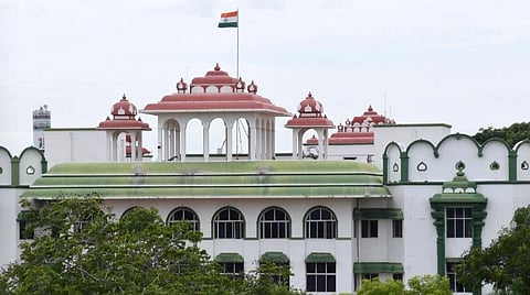 தென்காசி பள்ளிச் சிறுவன் தற்கொலை வழக்கு: உடலை வாங்கிக்கொள்ள பெற்றோருக்கு உயர் நீதிமன்றம் உத்தரவு