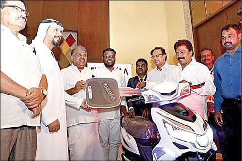 ஹெக்ஸா இன்னோவேஷன் நிறுவன மின்சார இருசக்கர வாகனங்கள்அறிமுக விழாவில் தமாகா தலைவர் ஜி.கே.வாசன், அழகிரியா குழுமத் தைச் சேர்ந்த யு.நயினார் ராவுத்தர் உள்ளிட்டோர் கலந்துகொண்டனர்.