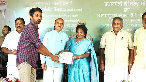 நிகழ்வில் நிதித்துறை இணை அமைச்சர் பகவத் கிஷன்ராவ் , ஆளுநர் தமிழிசை