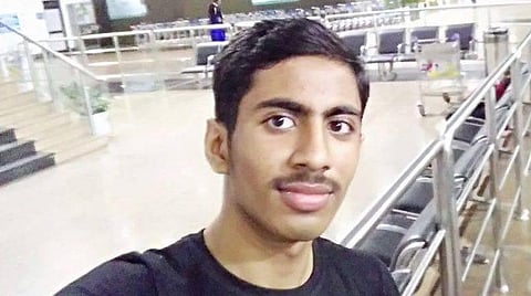 மழைநீர் வடிகால் பள்ளத்தில் விழுந்து உயிரிழந்த பத்திரிகையாளர் குடும்பத்திற்கு ரூ.5 லட்சம் நிவாரணம்: முதல்வர் ஸ்டாலின் 