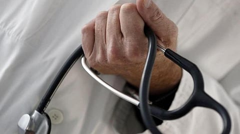 அரசு மருத்துவக் கல்லூரி மருத்துவமனைகளின் ஏஆர்எம்ஓ பணிக்கான கலந்தாய்வில் அனைத்து மருத்துவர்களுக்கும் வாய்ப்பளிக்க வேண்டும்: மருத்துவர்கள் வேண்டுகோள்