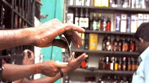 தமிழகத்தில் தீபாவளி பண்டிகையை முன்னிட்டு 3 நாட்களில் ரூ.708 கோடிக்கு மது விற்பனை