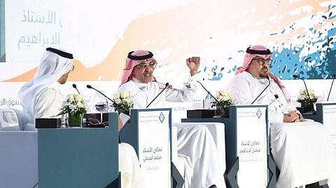 முகமது அல் ஜடான் (நடுவில் இருப்பவர்)