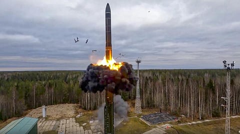 அணு ஆயுத தாக்குதல் அச்சம்: ரஷ்யாவில் ஒத்திகையை ஆய்வு செய்த அதிபர் புதின்