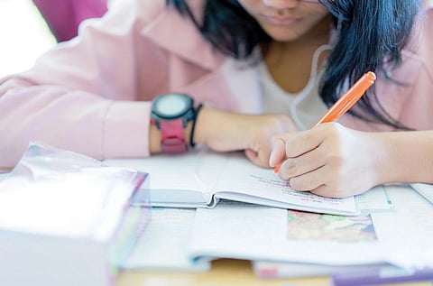 தயங்காமல் கேளுங்கள் - 15: கைப்பழக்கத்தை வலுக்கட்டாயமாக மாற்றினால் விபரீதம்!