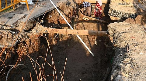 மழைநீர் வடிகால் மரணம்: காரணம் தேடுவதற்கு இதுவா நேரம்?