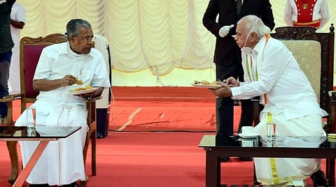 ஆளுநருக்கும் அரசுக்கும் இடையே முற்றும் மோதல் - என்னதான் நடக்கிறது கேரளாவில்?