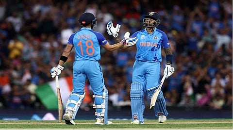 விராட் கோலி மற்றும் சூர்யகுமார் யாதவ்.