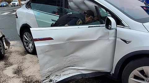 விபத்துக்குள்ளான கார்