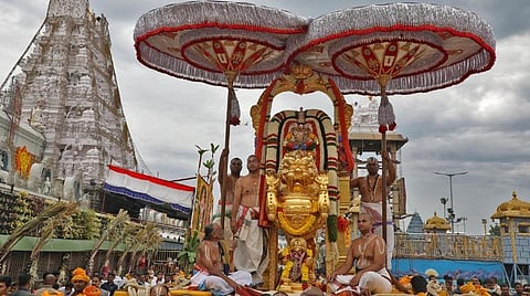 திருமலையில் 9 டன் மலர்களால் மலையப்பருக்கு புஷ்ப யாகம்