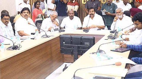 ஆய்வு கூட்டத்தில் அமைச்சர் கே.என்.நேரு