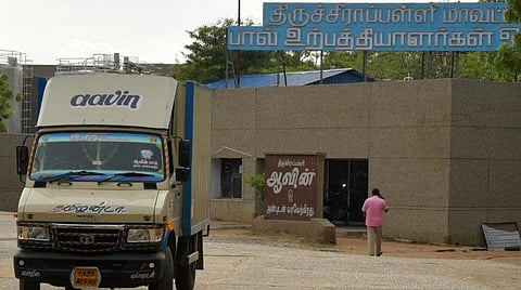 ஆவின் பால் கொள்முதல் விலை லிட்டருக்கு ரூ.3 உயர்வு: தமிழக அரசு அறிவிப்பு