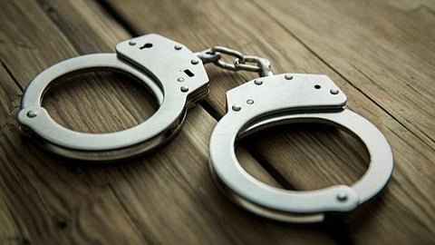 சேலத்தில் கடத்தப்பட்ட ரவுடி மீட்பு - நகைக் கடை உரிமையாளர், மேலாளர் கைது