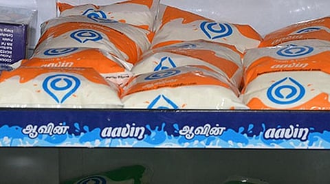 கொள்முதல் விலை அதிகரித்ததை தொடர்ந்து ஆரஞ்சு நிற ஆவின் பால் லிட்டருக்கு ரூ.12 உயர்த்தப்பட்டது - முழு விவரம்