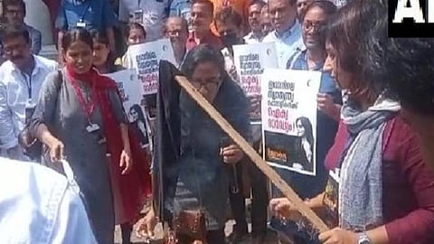 கேரளாவில் போராட்டத்தில் ஈடுபட்ட பெண்கள்