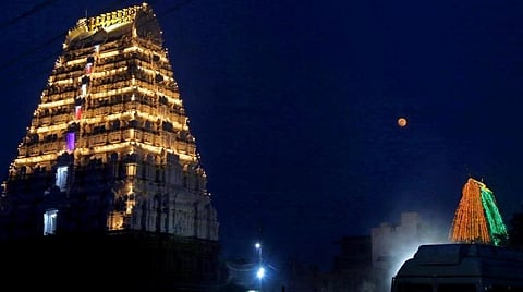 சந்திர கிரகணத்தை முன்னிட்டு ஆந்திரா, தெலங்கானாவில் கோயில்கள் மூடல்