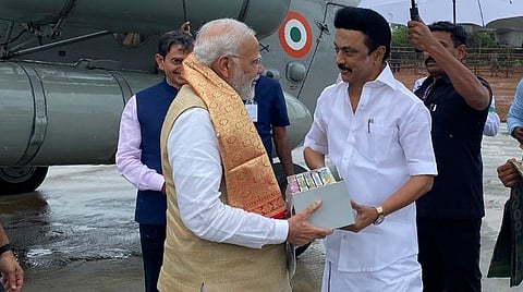 பிரதமர் மோடியை வரவேற்ற முதல்வர் ஸ்டாலின்