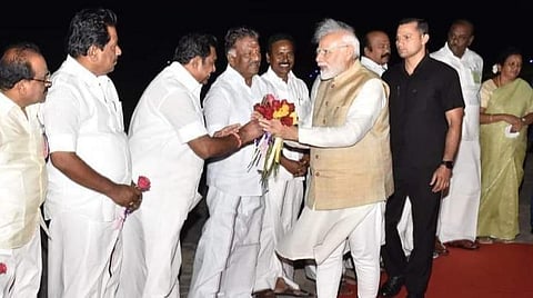 பழனிசாமியிடம் மட்டுமே பிரதமர் மோடி பேசினார் - ஆர்.பி.உதயகுமார் தகவல்