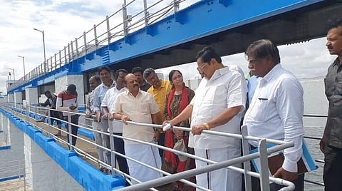 செம்பரம்பாக்கம் ஏரியில் ஆய்வு செய்த நீர்வளத்துறை அமைச்சர் துரைமுருகன்