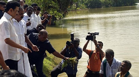 தமிழக கனமழை பாதிப்பு | முகாம்களில் 52,751 பேர் தங்க வைப்பு; 24 மாவட்டங்களில் 45,826 ஹெக்டேர் நெற்பயிர் சேதம்