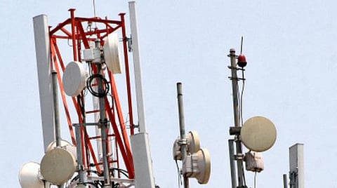 திருவாடானையில் மொபைல் போன் தனியார் கோபுரம் மாயம்