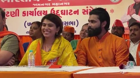 மனைவியுடன் ஜடேஜா