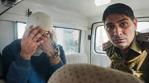 டெல்லி வனப்பகுதியில் ஷிரத்தாவின் உடல் பாகங்கள் கண்டுபிடிப்பு - தலையை குளிர்சாதனப் பெட்டியில் வைத்ததாக அஃப்தாப் வாக்குமூலம்