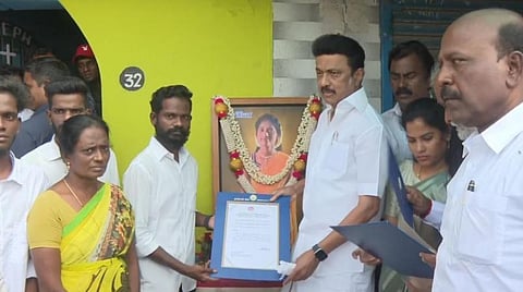 உயிரிழந்த மாணவி பிரியாவின் சகோதரருக்கு அரசுப் பணிக்கான ஆணை வழங்கிய முதல்வர் ஸ்டாலின்