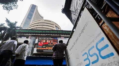 சென்செக்ஸ் 230 புள்ளிகள் சரிவு