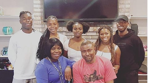 குடும்பத்தினருடன் டீ