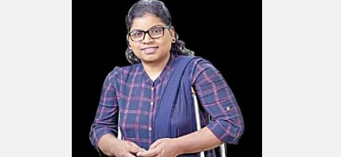 இசை அமைப்பாளரான மாற்றுத்திறனாளி பெண்