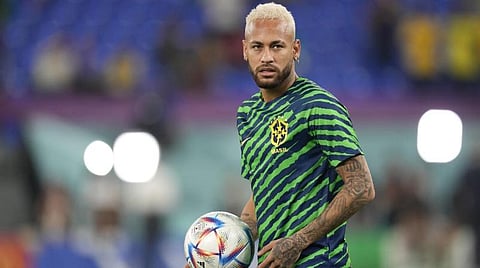 தென் கொரியாவின் தடுப்பு அரண்களை மீறி கோல் அடிக்கிறார் பிரேசில் வீரர் வினிசியஸ் ஜூனியர். உள்படம்: வினிசியஸ் ஜூனியர்.படங்கள்: ஏஎப்பி