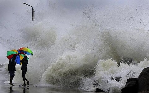 கரையைக் கடந்தது மாண்டஸ் புயல் | இன்று மதியம் காற்றழுத்த தாழ்வு மண்டலமாக வலுவிழக்கும்