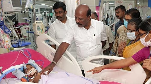 மாண்டஸ் புயலால் பாதிக்கப்பட்டு சிகிச்சைப் பெற்றுவரும் குழந்தையை பார்வையிட்ட அமைச்சர் மா.சுப்பிரமணியன்