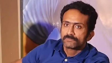 விமானி அறைக்குள் நுழைந்த ‘பீஸ்ட்’ நடிகர்: ஏர் இந்தியா விமானத்தில் பரபரப்பு 