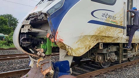 மாடுகள் மீது மோதிய வந்தே பாரத் ரயில்