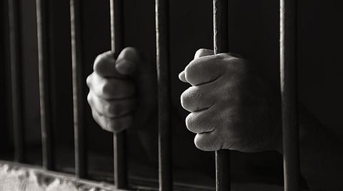 மதுரை | வழக்கிலிருந்து விடுவிக்க லஞ்சம் வாங்கிய எஸ்ஐக்கு 4 ஆண்டு சிறை