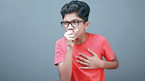 தயங்காமல் கேளுங்கள் - 22: மழைக்காலம் வந்தாலே இருமலும் கூடவே வந்துவிடுகிறதே!