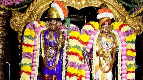 ஸ்ரீவில்லிபுத்தூரில் மார்கழி மாத பிறப்பை முன்னிட்டு   திருப்பாவை பட்டு  உடுத்தி எழுந்தருளிய ஆண்டாள்