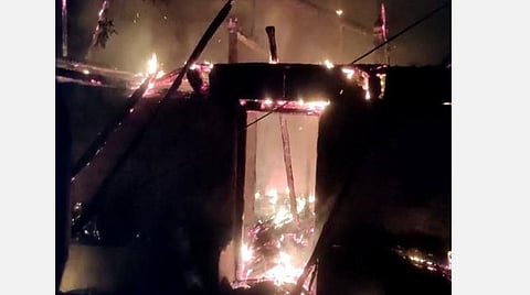 தெலங்கானாவில் நள்ளிரவில் வீடு தீப்பற்றியதில் 6 பேர் உயிரிழப்பு