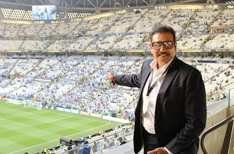 மைதானத்தில் ரவி சாஸ்திரி | படம்: ட்விட்டர்