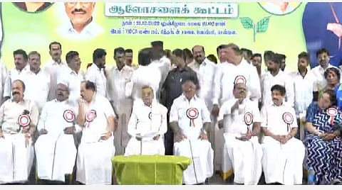 சென்னையில் ஓபிஎஸ் ஆதரவு மாவட்ட செயலாளர்கள் கூட்டம்: 500-க்கும் மேற்பட்ட நிர்வாகிகள் பங்கேற்பு 